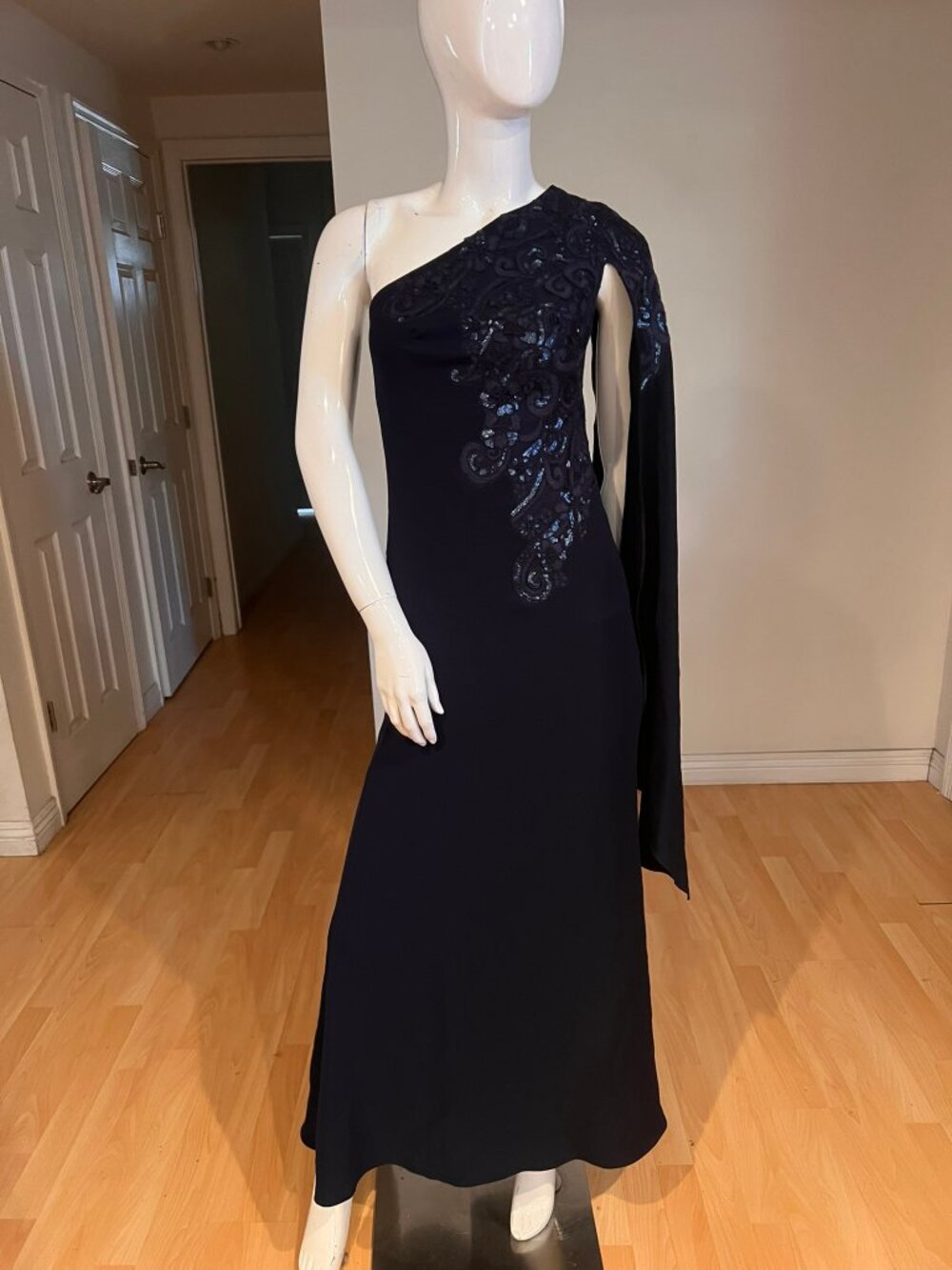 TADASHI HEKIMA ASYMMETRICAL ONE SHOULDER SEQUIN GOWN SIZE 0 NAVY